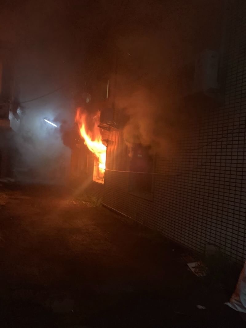 斗六市長和路民宅凌晨惡火，奪走一命。（記者詹士弘翻攝）