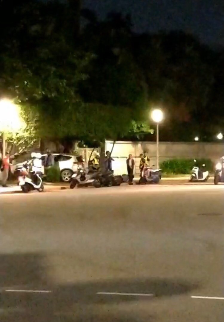 警方趕到車禍現場。（記者王冠仁翻攝）