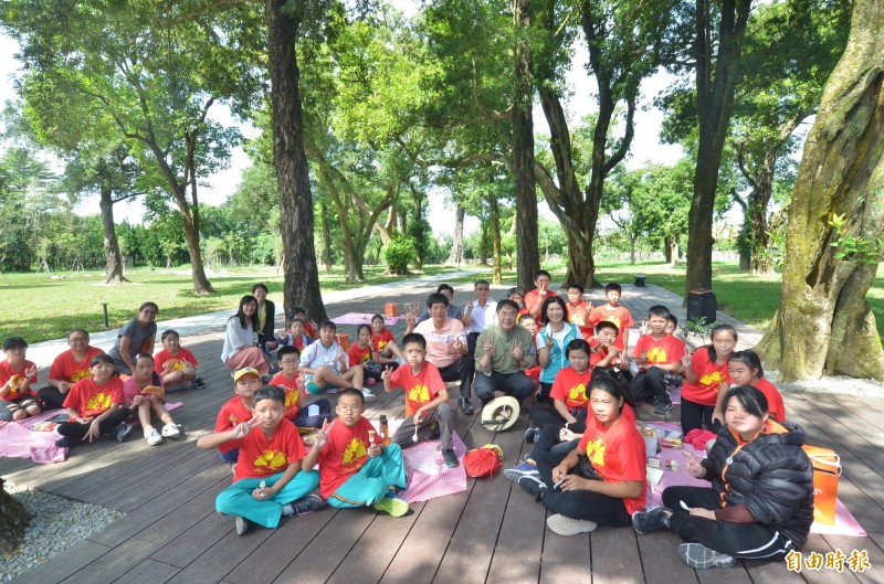 水道博物館園區內綠地廣闊,雙十節正式對外開放時,市政府也推出悠閒又愜意的野餐趴活動。(記者吳俊鋒攝) 水道博物館園區內綠地廣闊,雙十節正式對外開放時,市政府也推出悠閒又愜意的野餐趴活動。(記者吳俊鋒攝)