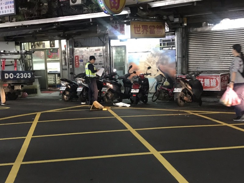 情侶檔當街被砍,警方調查中(記者邱俊福翻攝) 情侶檔當街被砍,警方調查中(記者邱俊福翻攝)