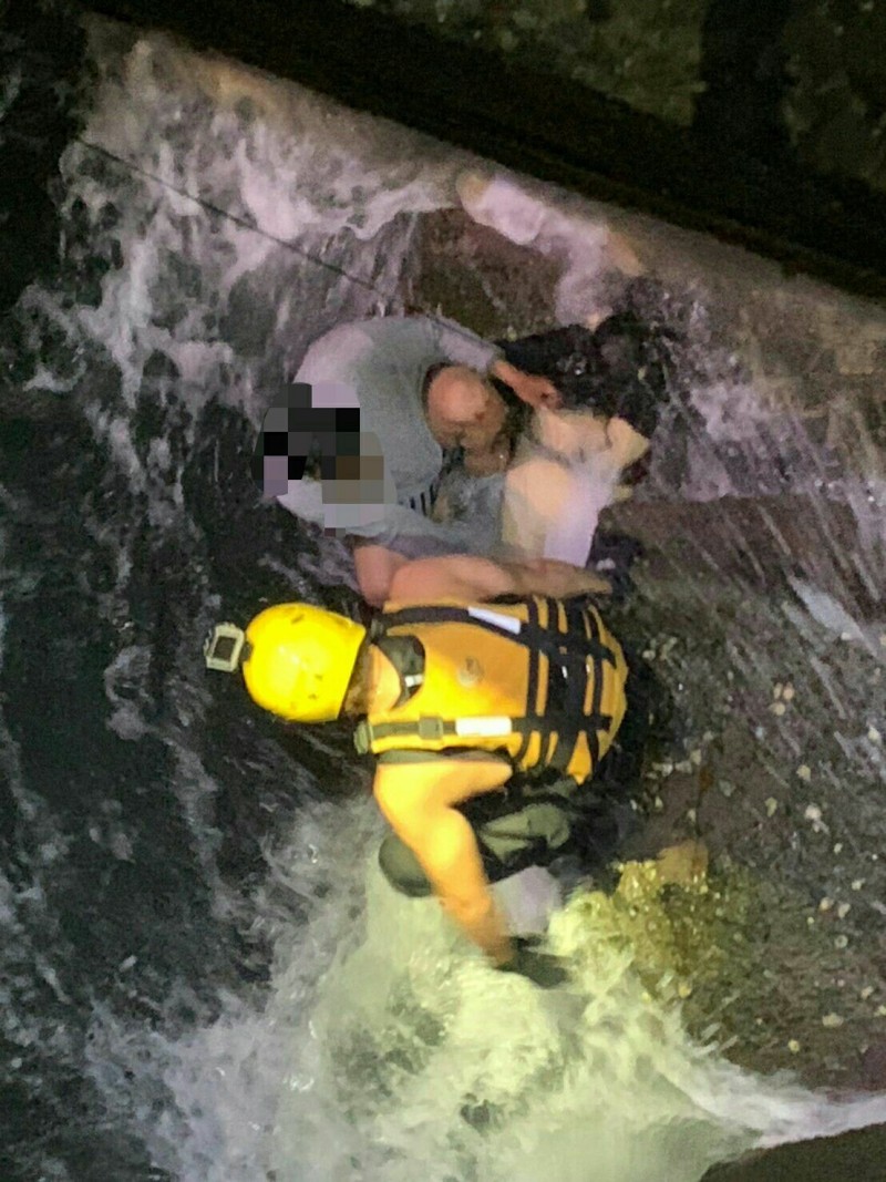 屏東東港昨天深夜傳出有人落海。(記者陳彥廷翻攝)