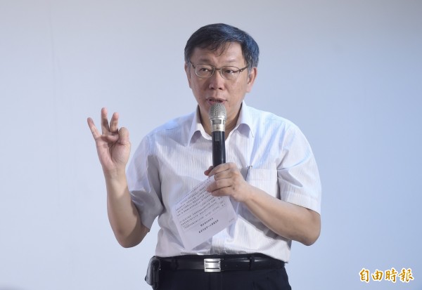 台北市長柯文哲去年9月在節目中表示,稱「扁一開始是裝的,後來變成真的病」,被檢舉違反《醫師法》第23條、25條無故洩漏病人病情,違反醫師倫理,台北市衛生局事後開罰最低的2萬元。(資料照,記者簡榮豐攝) 台北市長柯文哲去年9月在節目中表示,稱「扁一開始是裝的,後來變成真的病」,被檢舉違反《醫師法》第23條、25條無故洩漏病人病情,違反醫師倫理,台北市衛生局事後開罰最低的2萬元。(資料照,記者簡榮豐攝)
