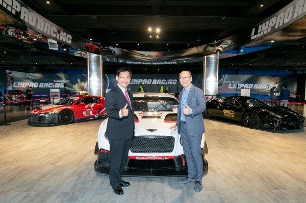 全台最高規格的麗寶國際賽車場,今天正式亮相!現場展示Formula Monster賓利廠車、Audi R8 廠車、保時捷spyder、保時捷GT、藍寶堅尼、法拉利及手工貼鑽賓士跑車及哈雷重機等共80輛車款。(麗寶樂園提供) 全台最高規格的麗寶國際賽車場,今天正式亮相!現場展示Formula Monster賓利廠車、Audi R8 廠車、保時捷spyder、保時捷GT、藍寶堅尼、法拉利及手工貼鑽賓士跑車及哈雷重機等共80輛車款。(麗寶樂園提供)
