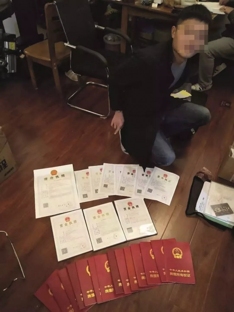 中、星破跨國賣淫、人蛇集團,救出179名被騙賣淫女。(香港《星島日報》) 中、星破跨國賣淫、人蛇集團,救出179名被騙賣淫女。(香港《星島日報》)