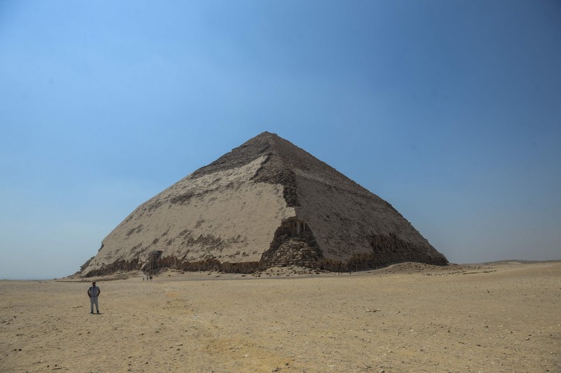 埃及於7月13日開放了曲折金字塔以及周邊的金字塔，建於西元前2600年，也是自1965年首度對遊客開放。（法新社）