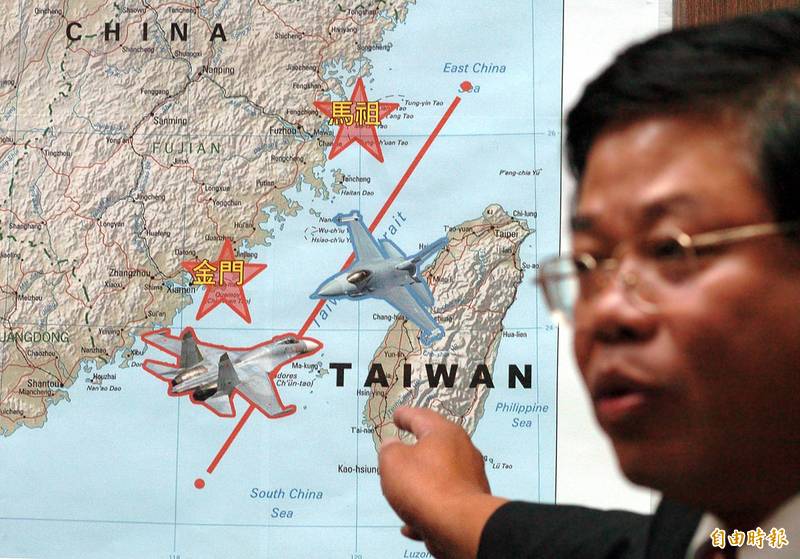 中共軍機近日頻繁侵擾台灣防空識別區,中國外交部發言人汪文斌21日公開指稱「不存在海峽中線」;對此,新加坡媒體27日刊登台大政治系教授張登及評論表示,「九二共識」和最近中國否認的「海峽中線」都已經時過境遷。(資料照) 中共軍機近日頻繁侵擾台灣防空識別區,中國外交部發言人汪文斌21日公開指稱「不存在海峽中線」;對此,新加坡媒體27日刊登台大政治系教授張登及評論表示,「九二共識」和最近中國否認的「海峽中線」都已經時過境遷。(資料照)
