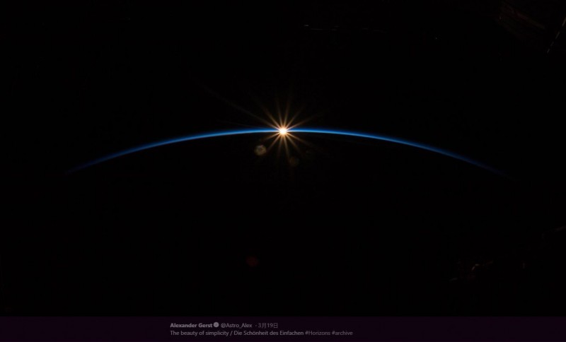 從太空看日出。（圖取自Alexander Gerst的推特）