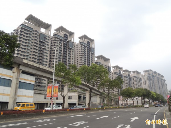 正追查美河市案的監委林雅鋒今天接受本報訪問時表示,一開始日勝生提出的保證金是35.3億元,郝龍斌卸任前又拋出重新鑑價的金額是76.98億元,柯文哲接任北市長後由廉政會接手調查又講出重新鑑價金額應為90億元,這樣的鑑價3級跳,北市府的根據在哪裡?(資料照,記者翁聿煌攝) 正追查美河市案的監委林雅鋒今天接受本報訪問時表示,一開始日勝生提出的保證金是35.3億元,郝龍斌卸任前又拋出重新鑑價的金額是76.98億元,柯文哲接任北市長後由廉政會接手調查又講出重新鑑價金額應為90億元,這樣的鑑價3級跳,北市府的根據在哪裡?(資料照,記者翁聿煌攝)