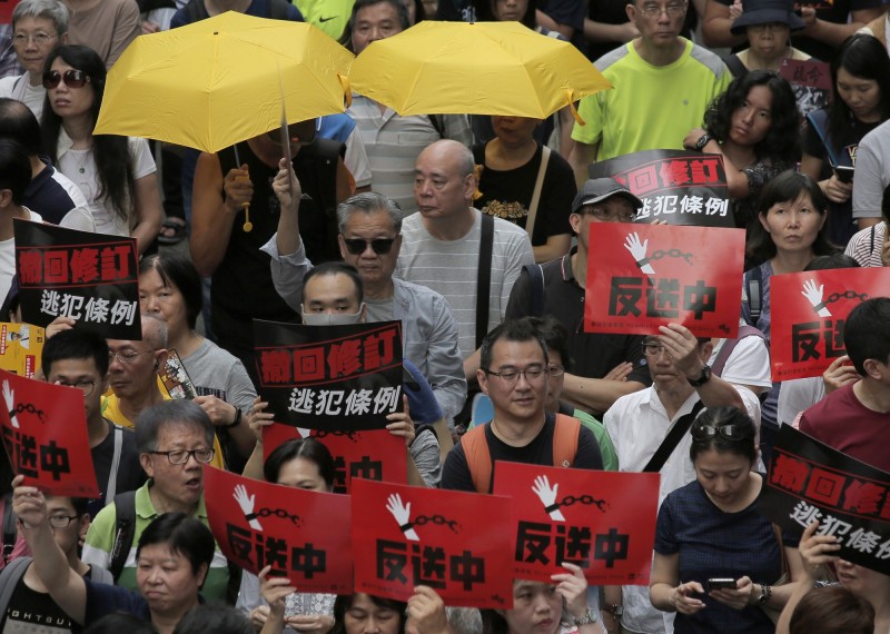 由香港民陣發起的「反送中」遊行，今日下午3時40分時從銅鑼灣東角道出發遊行至香港立法會。（美聯社）