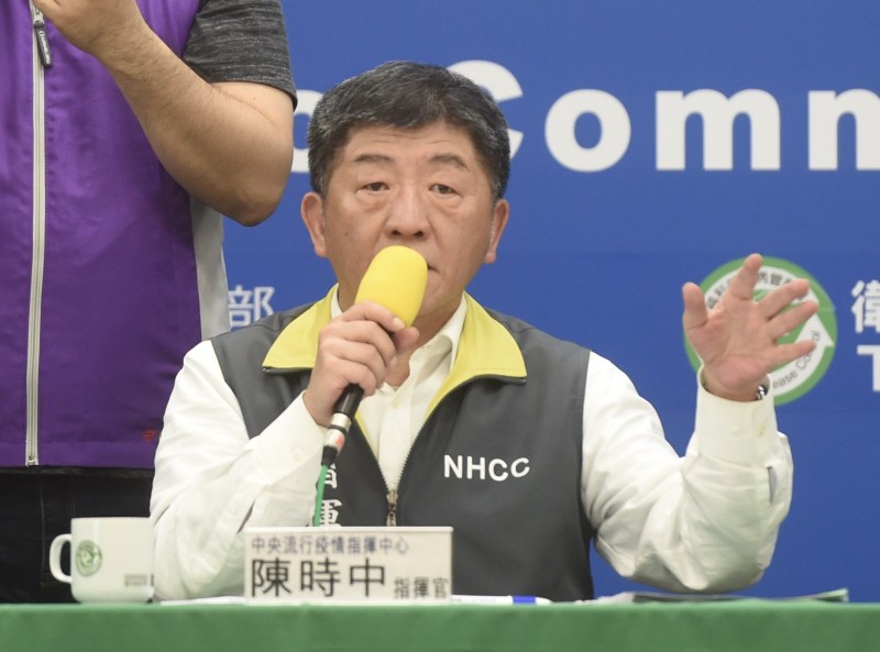 對於口罩實名制政策將進入14天9片成人口罩,有人認為應該要10片口罩才能滿需求,指揮官陳時中(見圖)6日表示,「不是為了要援外才要節省,而是全世界都應該一起省,這是一個非常重要的物資」,這番話也讓網友好感動。(資料照) 對於口罩實名制政策將進入14天9片成人口罩,有人認為應該要10片口罩才能滿需求,指揮官陳時中(見圖)6日表示,「不是為了要援外才要節省,而是全世界都應該一起省,這是一個非常重要的物資」,這番話也讓網友好感動。(資料照)