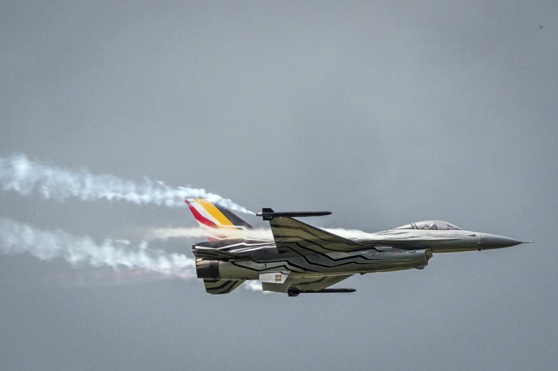 比利時空軍一架F-16戰機今(19)日墜毀於法國西部。比利時空軍F-16戰機示意圖。(資料照,美聯社) 比利時空軍一架F-16戰機今(19)日墜毀於法國西部。比利時空軍F-16戰機示意圖。(資料照,美聯社)