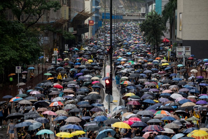 香港反送中警民衝突不斷，大批民眾上街抗議。（彭博）