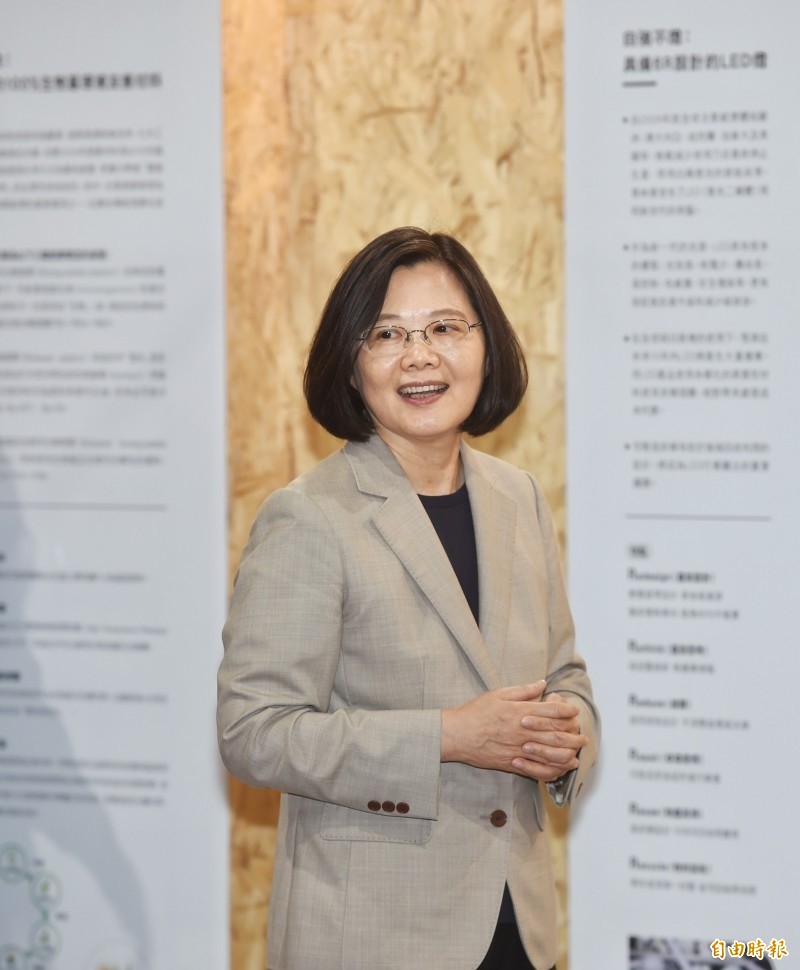 蔡英文總統今天下午在總統府接見台灣基督長老教會多位牧師,面對牧師們打氣,總統說,大家給他溫暖,「我是非常感動,謝謝你們給我的祝福」,對於台灣的未來,大家都很關心,也很焦慮,他要向大家說:「蔡英文面對中國壓力,我從沒有低頭過!」(資料照) 蔡英文總統今天下午在總統府接見台灣基督長老教會多位牧師,面對牧師們打氣,總統說,大家給他溫暖,「我是非常感動,謝謝你們給我的祝福」,對於台灣的未來,大家都很關心,也很焦慮,他要向大家說:「蔡英文面對中國壓力,我從沒有低頭過!」(資料照)