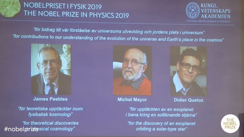 2019諾貝爾物理學獎(Nobel Prize in Physics)今(8)日揭曉,由加拿大物理學家皮布爾斯(James Peebles),以及瑞士天文學家麥耶(Michel Mayor)和奎洛茲(Didier Queloz)共享殊榮。(圖擷取自諾貝爾獎官方影片)
2019諾貝爾物理學獎(Nobel Prize in Physics)今(8)日揭曉,由加拿大物理學家皮布爾斯(James Peebles),以及瑞士天文學家麥耶(Michel Mayor)和奎洛茲(Didier Queloz)共享殊榮。(圖擷取自諾貝爾獎官方影片)