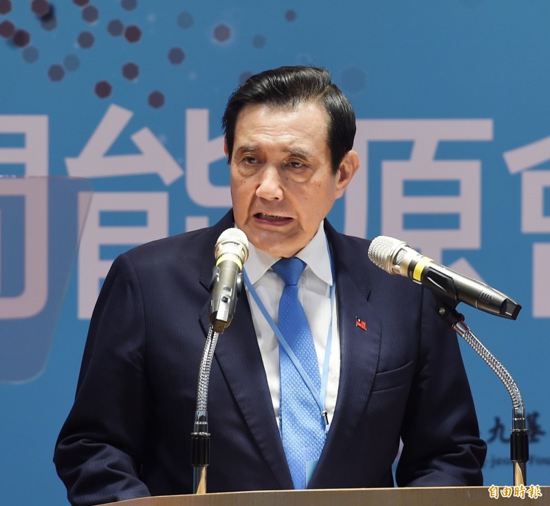 前總統馬英九今出席2019民間能源會議,批評蔡政府能源政策是「把頭埋在沙裡」;行政院發言人谷辣斯‧尤達卡(Kolas Yotaka)反批,把頭埋在沙裡的是馬前總統,請理性面對核廢料何處去。(記者方賓照攝) 前總統馬英九今出席2019民間能源會議,批評蔡政府能源政策是「把頭埋在沙裡」;行政院發言人谷辣斯‧尤達卡(Kolas Yotaka)反批,把頭埋在沙裡的是馬前總統,請理性面對核廢料何處去。(記者方賓照攝)