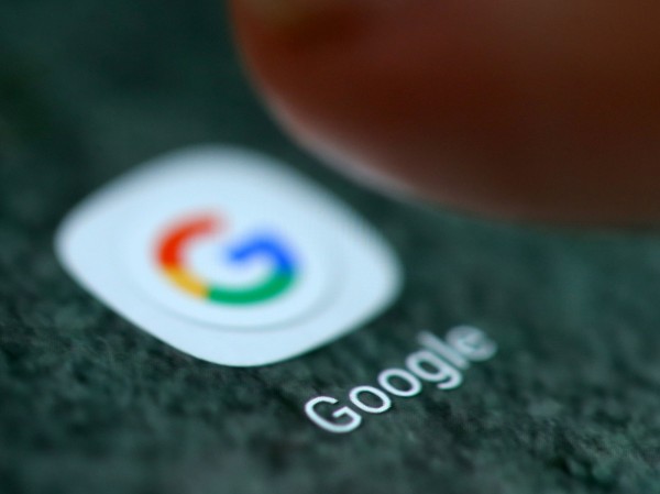 美國Google公司一名員工最近在受訓期間,誤將測試用的假廣告,置入大量網頁及應用程式,歷時45分鐘。業內人士預估,此次錯誤將讓Google損失高達1000萬美元(約新台幣3.1億元)。(路透資料照) 美國Google公司一名員工最近在受訓期間,誤將測試用的假廣告,置入大量網頁及應用程式,歷時45分鐘。業內人士預估,此次錯誤將讓Google損失高達1000萬美元(約新台幣3.1億元)。(路透資料照)