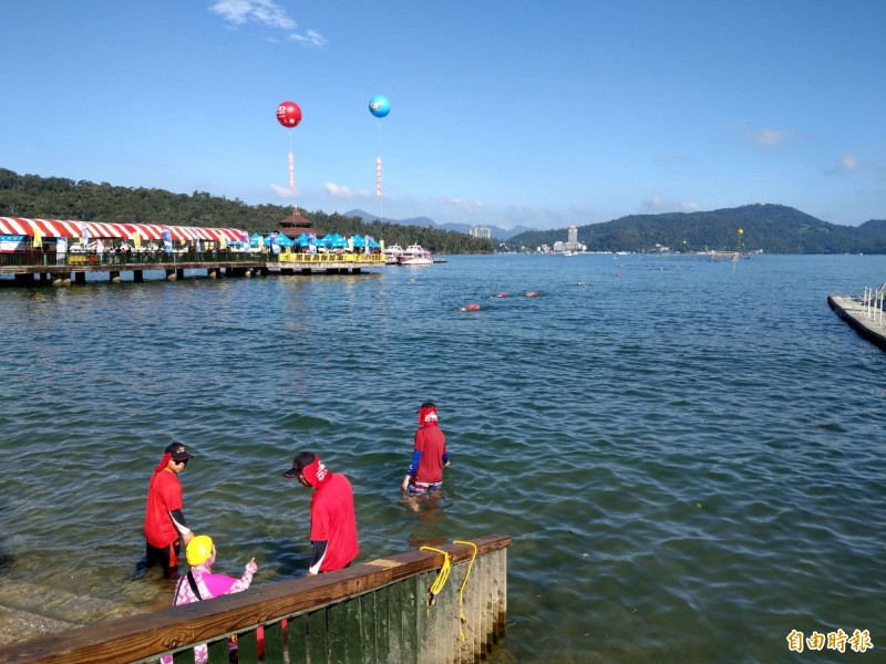 æ¥ææ½æ³³æ¸¡é©å³æººæ°´ï¼è¦æ¶äºè§£æ¯ç·æ³³å®¢èº«é«ä¸é©ï¼ç¾å·²æä¸å²¸éé«ãï¼è¨è
åæ¿±éæï¼