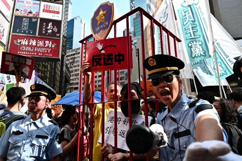 針對香港《反送中》，中國官媒定調71占領立法會的事件是「極端分子的暴力衝擊」。（歐新社，資料照）