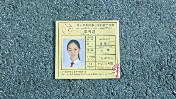 麥當勞最近一則廣告中，女主角准考證的國籍寫著「台灣」，雖然畫面只有2秒鐘，卻激怒中國網友，被中國網友以麥當勞「台獨」為由「獵殺」。（圖擷取自Youtube）