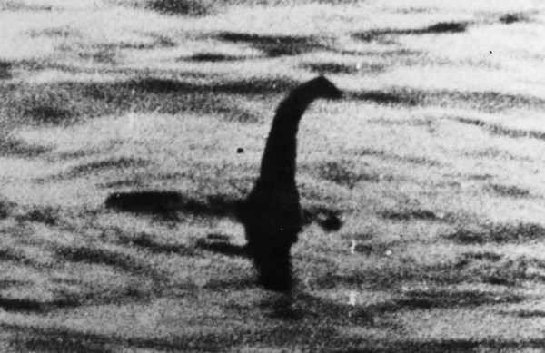 英國蘇格蘭的尼斯湖水怪傳說有80多年之久，從1933年首次被目擊以來至今，無數探險家到尼斯湖想找到水怪本尊，但全都無功而返。（圖截自網路）