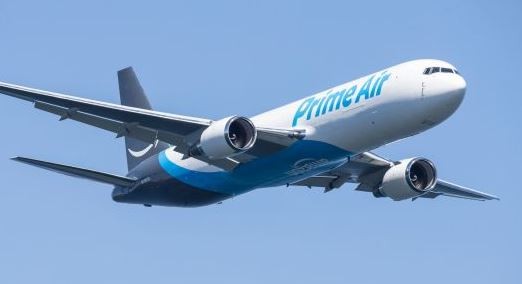 一架波音767貨機在美國休士頓郊外海灣墜毀。圖為亞馬遜Prime Air貨機示意照。（圖擷自推特）