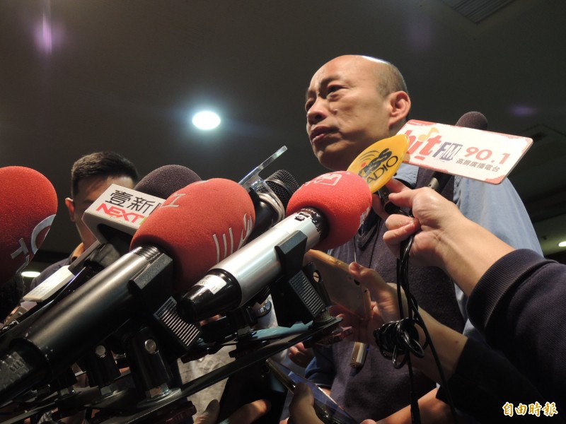 高雄市長韓國瑜近日訪問港澳中爭議頻傳,桃園市議員王浩宇昨批韓「正在走中共統戰路徑」,中共利用農產品外銷利誘韓,用拼經濟欺騙台灣民眾,「把台灣推向一國兩制」後,今再指韓「選後經濟1分、政治10000分」。(資料照) 高雄市長韓國瑜近日訪問港澳中爭議頻傳,桃園市議員王浩宇昨批韓「正在走中共統戰路徑」,中共利用農產品外銷利誘韓,用拼經濟欺騙台灣民眾,「把台灣推向一國兩制」後,今再指韓「選後經濟1分、政治10000分」。(資料照)