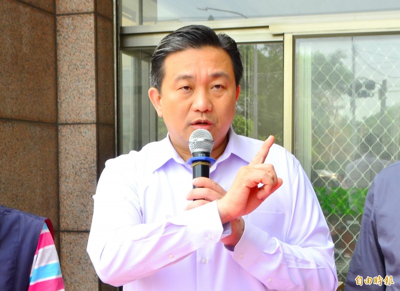 高雄市長韓國瑜粉專日前於〈溫良恭儉、再也不讓〉一文中提到,「我韓國瑜自從擔任市長以來,沒再打過一場麻將」,未料今被市議員林智鴻爆料,過年期間前往峇里島時曾與藍委許淑華等人打麻將。對此,民進黨立委王定宇也在臉書發表看法。(資料照) 高雄市長韓國瑜粉專日前於〈溫良恭儉、再也不讓〉一文中提到,「我韓國瑜自從擔任市長以來,沒再打過一場麻將」,未料今被市議員林智鴻爆料,過年期間前往峇里島時曾與藍委許淑華等人打麻將。對此,民進黨立委王定宇也在臉書發表看法。(資料照)