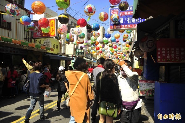 明天行政院院會拍板「擴大秋冬國民旅遊獎勵計畫」第二波加碼方案,祭出逾10億元補助,包括夜市抵用券、客家庄電子禮券等,預定9月16日上路。(資料照)