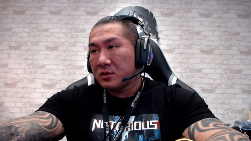 館長喃喃表示「我真的不懂他在幹嘛...我真的不懂他在幹嘛」。（擷取自館長YouTube頻道「館長成吉思汗」）