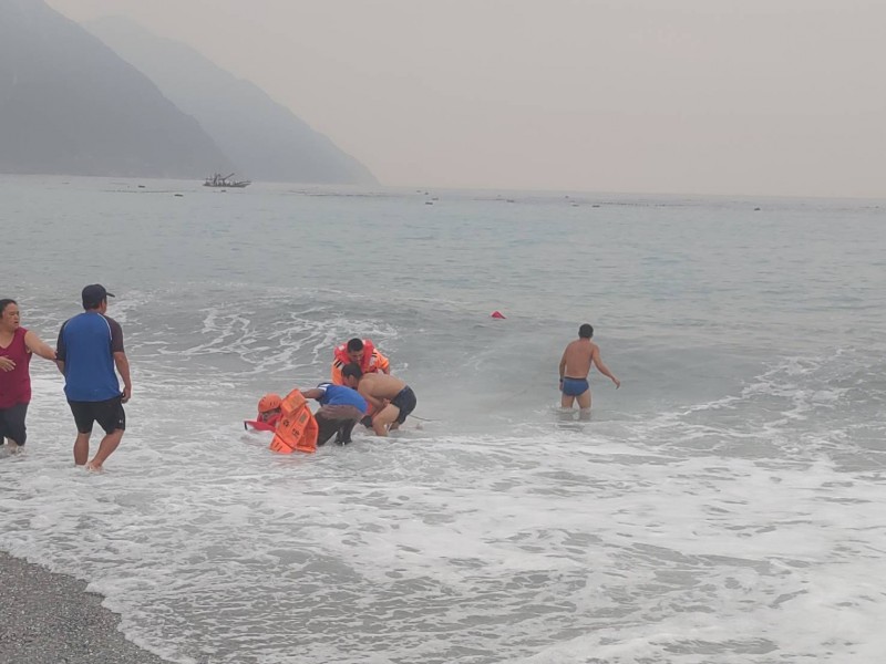 æµ·å·¡äººå¡ç¶æå°æ¸å¤©å¾ï¼ç¨æ©å³åºä»æ©ä¸7æè¨±å·²æ¾å°åä¸­çéºé«ãï¼åç±æµ·å·¡ç½²æä¾ï¼