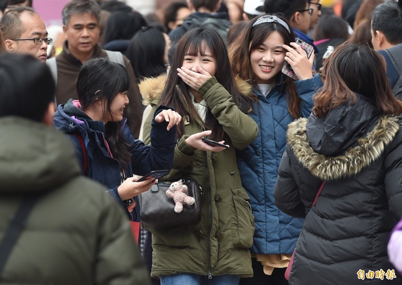 氣象局表示，未來10天台灣仍受東北風影響，提醒民眾注意保暖。（資料照）