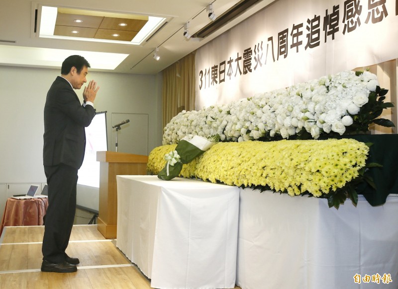 日本台灣交流協會11日舉行「311東日本大震災八周年追悼感恩會」，立法院長蘇嘉全出席獻花。（記者方賓照攝）