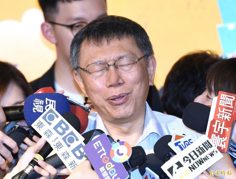 面對蔡英文要求解釋何謂「避戰」,柯文哲(見圖)搬出孫子兵法說明,卻被作家朱宥勳批評,講的不就是蔡英文已經在做的?(記者廖振輝攝) 面對蔡英文要求解釋何謂「避戰」,柯文哲(見圖)搬出孫子兵法說明,卻被作家朱宥勳批評,講的不就是蔡英文已經在做的?(記者廖振輝攝)
