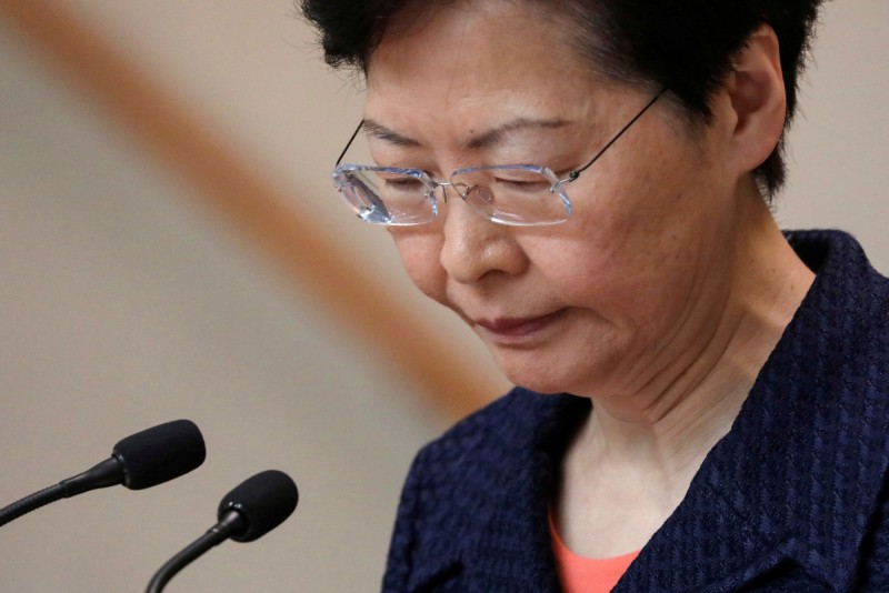 香港特首林鄭月娥表示，如果她有選擇，第一件事情就是辭職，並指北京未對抗議活動設下10月1日的最後處理期限，也沒有出動解放軍的計畫。（路透資料照）