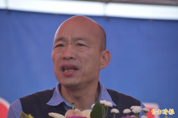 高雄市長韓國瑜打從參選以來,天馬行空提出許多政見,如「愛情摩天輪」、「太平島挖石油」、「旗津蓋賭場」,最近還提出引進「賽車」到高雄的新點子,但沒多久又改稱載有F1賽車的波音747無法停放在小港機場,不到10天就宣告跳票。(資料照) 高雄市長韓國瑜打從參選以來,天馬行空提出許多政見,如「愛情摩天輪」、「太平島挖石油」、「旗津蓋賭場」,最近還提出引進「賽車」到高雄的新點子,但沒多久又改稱載有F1賽車的波音747無法停放在小港機場,不到10天就宣告跳票。(資料照)