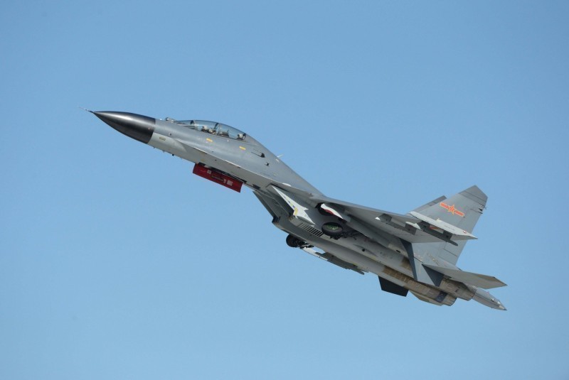 中國3月31日2架殲11戰機飛越海峽中線，被我方強制驅離。（法新社）