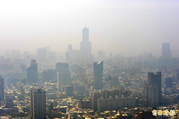 台灣方面，整體排名在73個國家中排名第39糟，空氣最差的是高雄，在全球排名第530糟。（資料照）