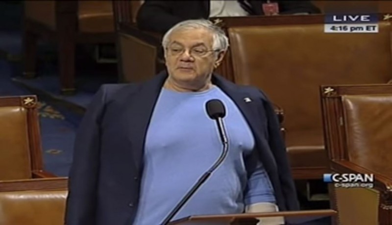 川普曾痛批眾議員法蘭克在國會激凸噁心、不尊重。（圖擷取自Yotube頻道WTAGvideo）