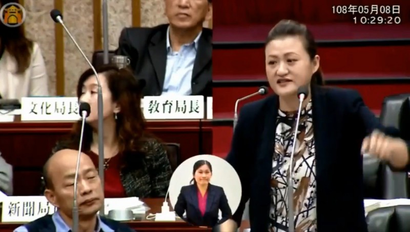 韓國瑜拒絕正面回答問題，表示「我愛台灣的心不會比你少一分，你愛台灣的心不會比我多一分」。（擷取自高閔琳臉書）