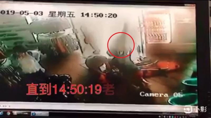 èå¸«ç´å°14é»50åæåå°æ¸¸æ³³å&nbsp;´é¤¨ï¼ä½ç·ç«¥å·²ç¶æººæ°´ãï¼æ·åèªçæå¬ç¤¾ï¼