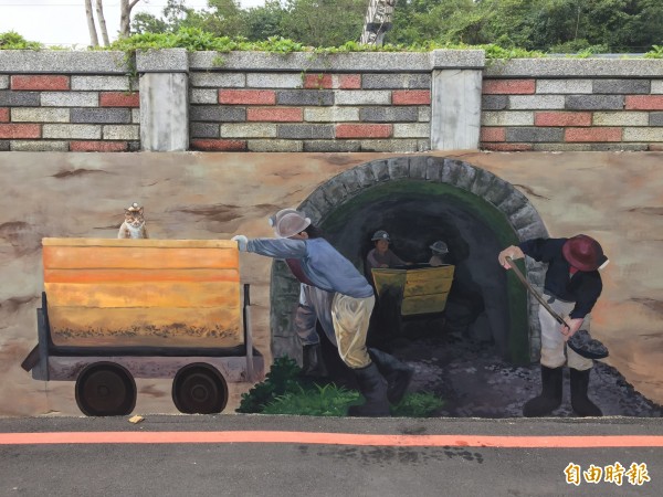 中國陝西煤礦發生坍塌，21人遭活埋。圖為台灣早期運煤的壁畫。（資料照）