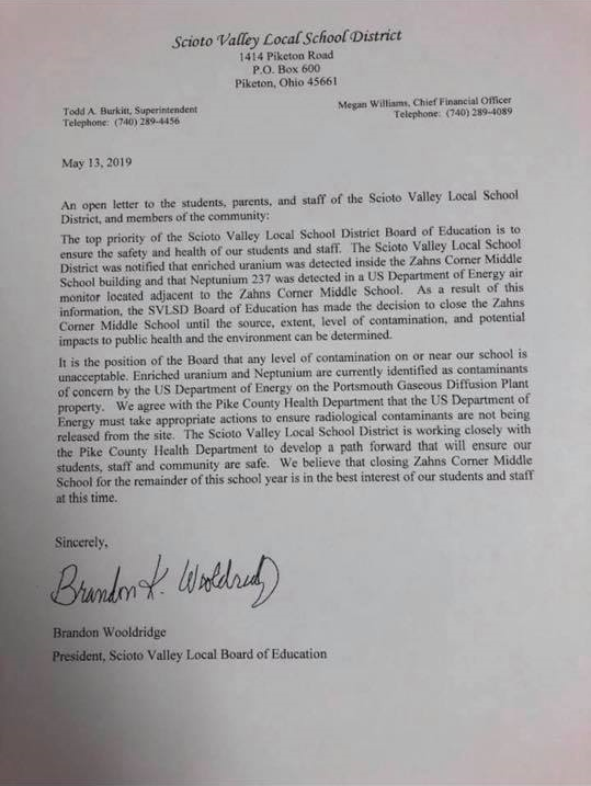 地方學區協會寄給教職員、學生、家長的公開信，信中通知學校將在調查完成前保持關閉。（圖取自學校官方專頁）