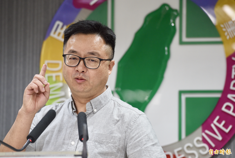 民進黨1日召開中常會,秘書長羅文嘉會後對媒體轉述會議內容。(記者羅沛德攝) 民進黨1日召開中常會,秘書長羅文嘉會後對媒體轉述會議內容。(記者羅沛德攝)