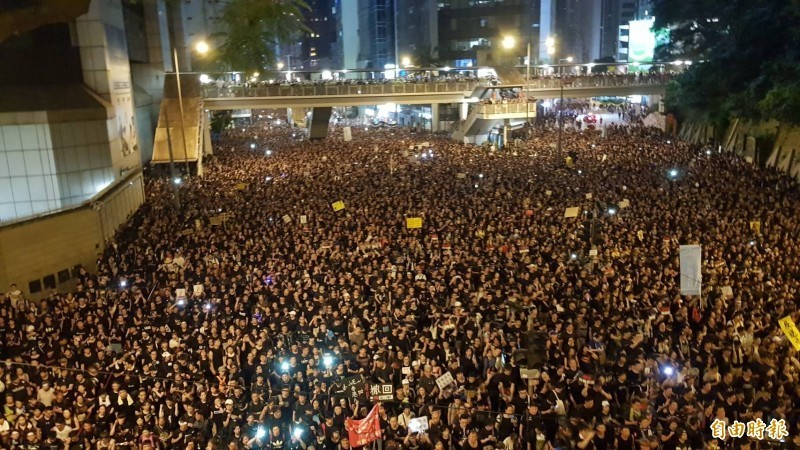 香港19日反送中遊行人數為200萬+1人，民陣再度號召群眾在26日上街。（資料照）