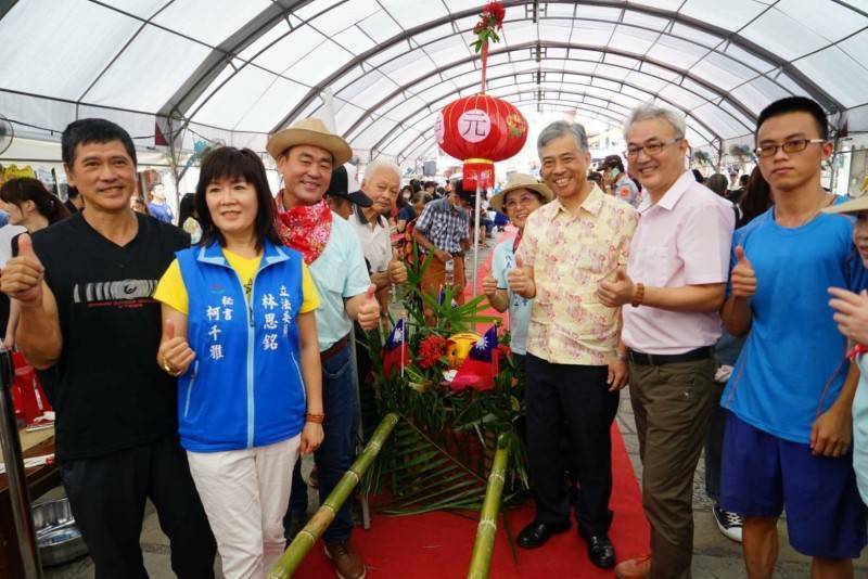 北埔鄉公所5日舉辦「中元藝民祭」，參加神豬撲滿大賽的55組「領調」單位，不僅把神豬餵飽飽，並為撲滿巧思裝扮，上演創意進場秀。（資料照，北埔鄉公所提供）