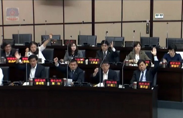 「願為台灣上戰場的官員是傻子」 網轟謝龍介若當選是台灣悲哀