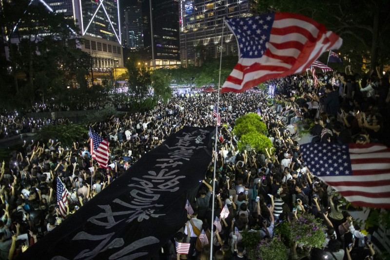 美國聯邦眾議院15日一致通過《香港人權與民主法案》、《保護香港法案》與《與香港站在一起》。（彭博資料照）