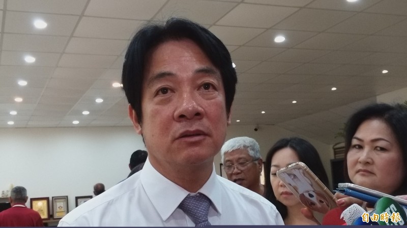 爭取民進黨總統提名的前行政院長賴清德近日接受媒體專訪時表示,他不會站在「抗中」的立場,認為只要台灣站穩了,就能向中國伸出友誼之手,透過交流,增進彼此瞭解與諒解,「並協助中國民主化」。(資料照) 爭取民進黨總統提名的前行政院長賴清德近日接受媒體專訪時表示,他不會站在「抗中」的立場,認為只要台灣站穩了,就能向中國伸出友誼之手,透過交流,增進彼此瞭解與諒解,「並協助中國民主化」。(資料照)