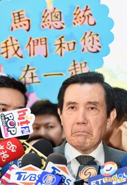 前總統馬英九今至228國家紀念館參觀「AIT@40 1979年後美台關係展」,在接受媒體訪問時,馬英九重話抨擊北檢為特定政黨服務,北檢公布的錄音和譯文都是斷章取義,選擇性截取延伸說故事。(記者羅沛德攝)
前總統馬英九今至228國家紀念館參觀「AIT@40 1979年後美台關係展」,在接受媒體訪問時,馬英九重話抨擊北檢為特定政黨服務,北檢公布的錄音和譯文都是斷章取義,選擇性截取延伸說故事。(記者羅沛德攝)
