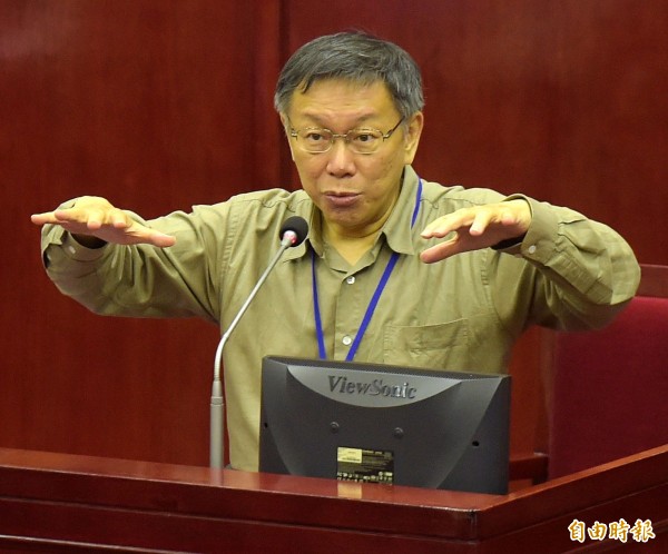 台北市長柯文哲今下午於議會市政總質詢,面對市議員陳政忠提案私幼3、4歲專班每學期補助提高為1萬3500元,柯文哲阿沙力回應「YES」,可於明年9月1日實施,但要設定排富條款和退場機制。(記者黃耀徵攝)
台北市長柯文哲今下午於議會市政總質詢,面對市議員陳政忠提案私幼3、4歲專班每學期補助提高為1萬3500元,柯文哲阿沙力回應「YES」,可於明年9月1日實施,但要設定排富條款和退場機制。(記者黃耀徵攝)